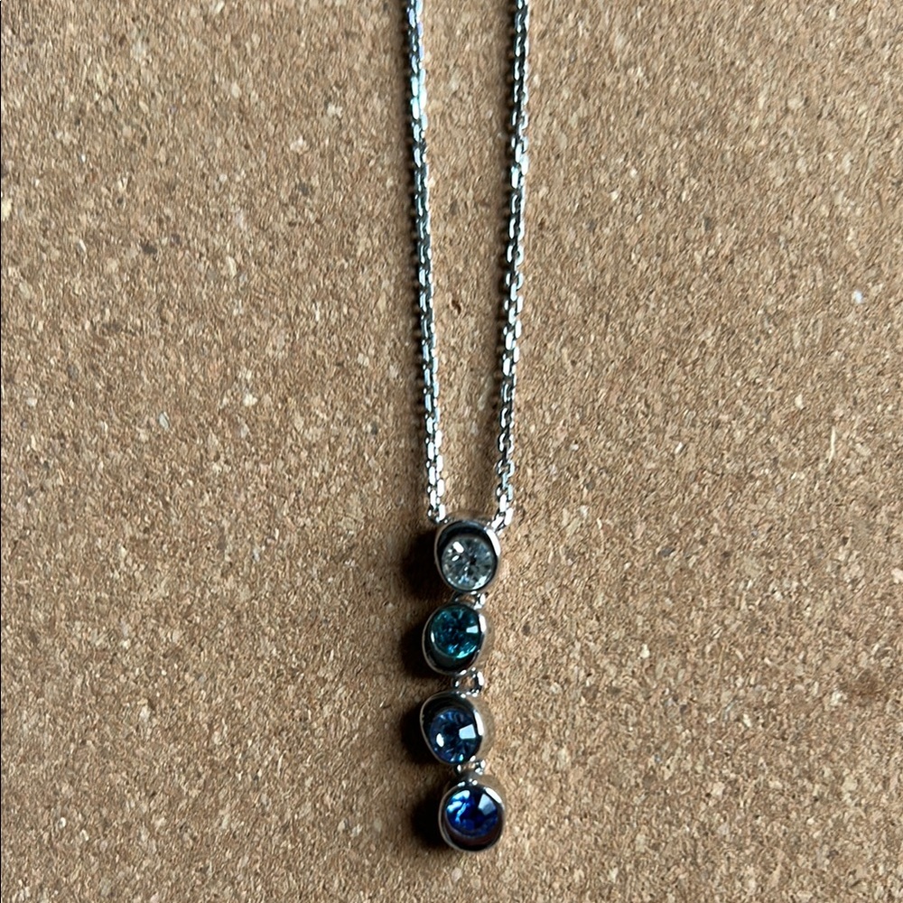 Elegant Swarovski Silver and Blue, purple Pendant Necklace